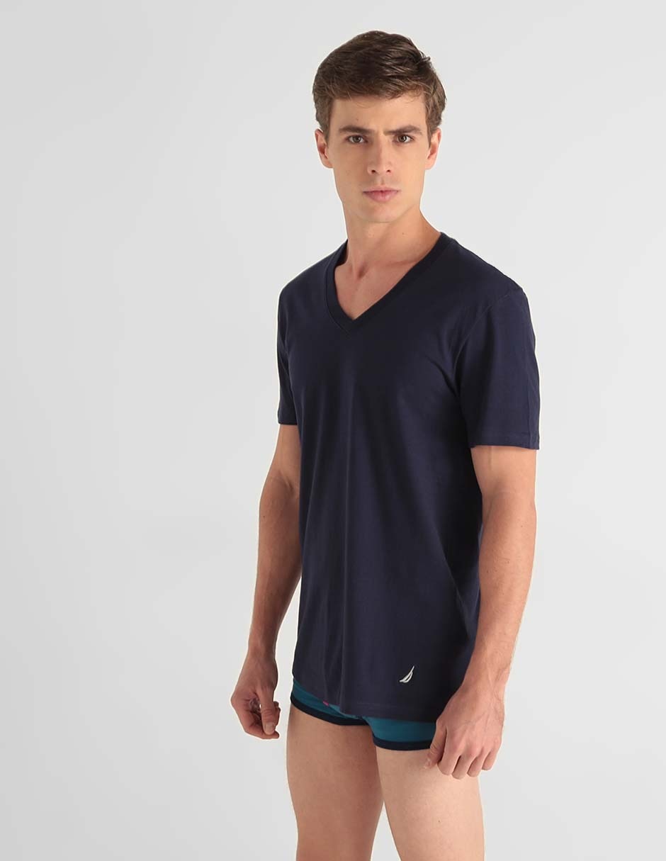 Set camiseta cuello V para hombre 5