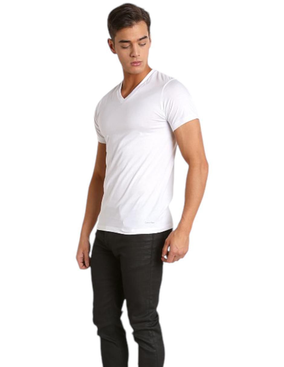 Set camiseta cuello V para hombre 4